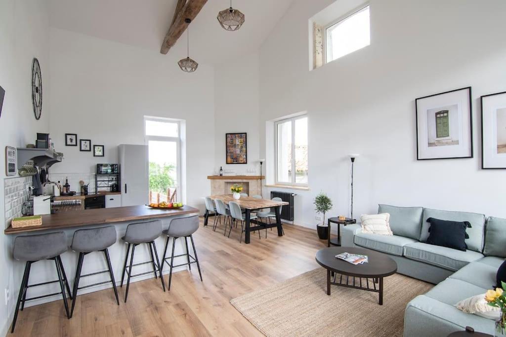 Treize Maison 3 Bed House In Centre Of Saint Severin Esterno foto