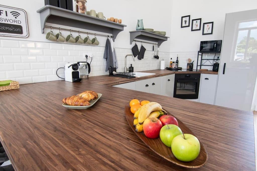 Treize Maison 3 Bed House In Centre Of Saint Severin Esterno foto