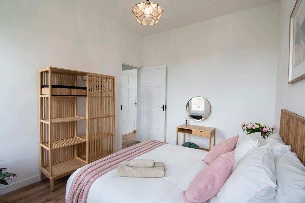 Treize Maison 3 Bed House In Centre Of Saint Severin Esterno foto