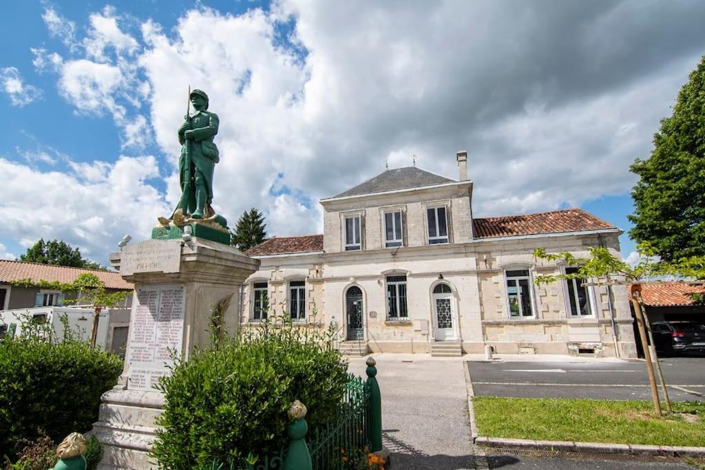 Treize Maison 3 Bed House In Centre Of Saint Severin Esterno foto